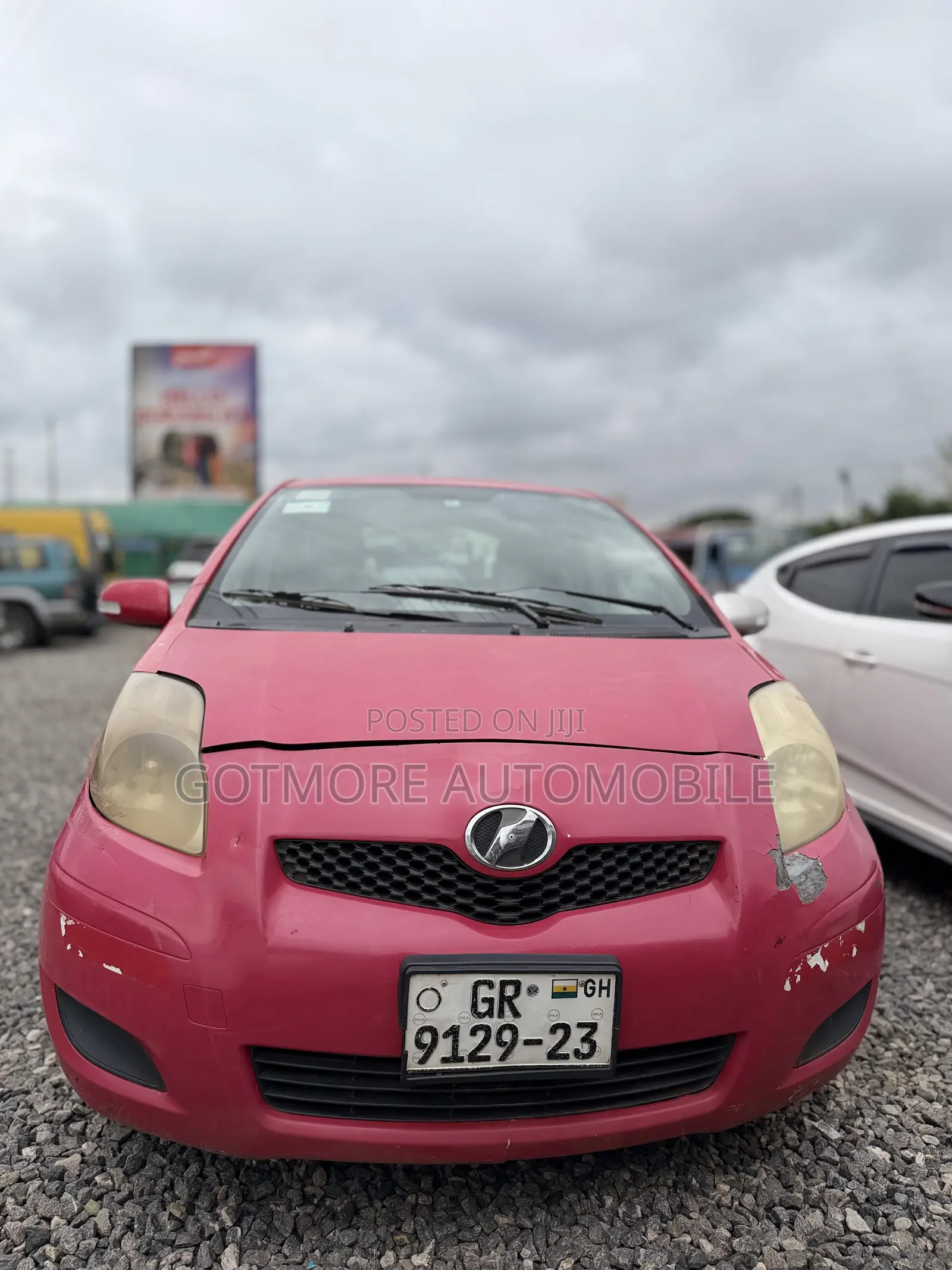 Toyota Vitz 1.0 FWD 3dr 2010 Red