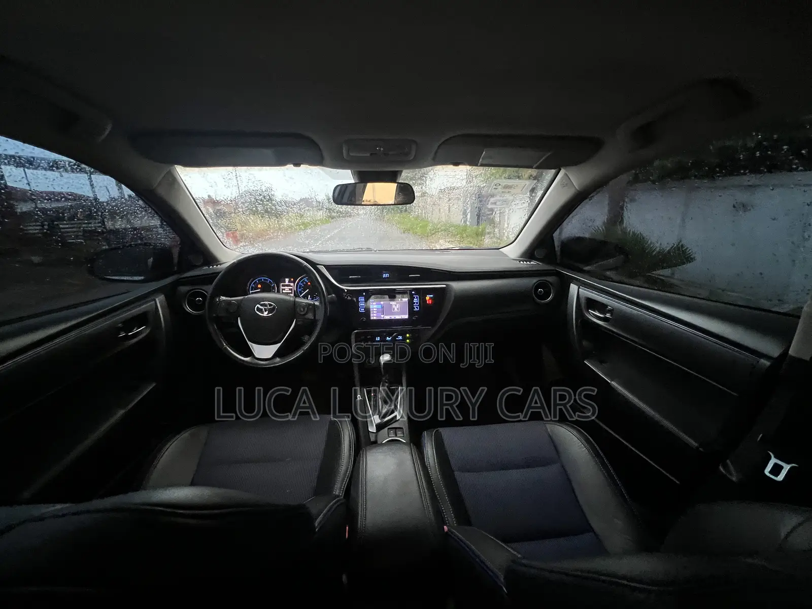 Toyota Corolla SE (1.8L 4cyl 6M) 2018 Silver