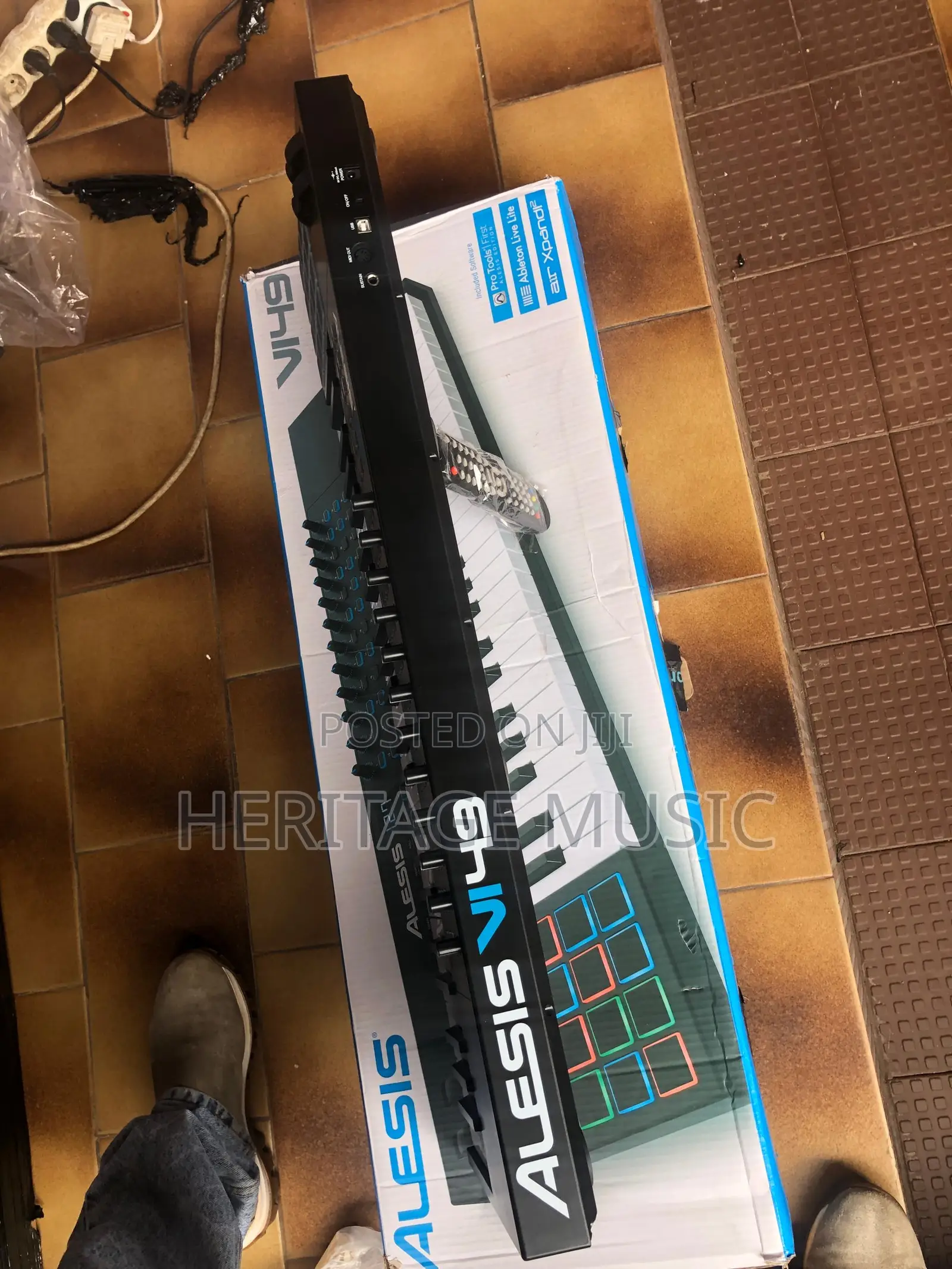 Alesis Vi49