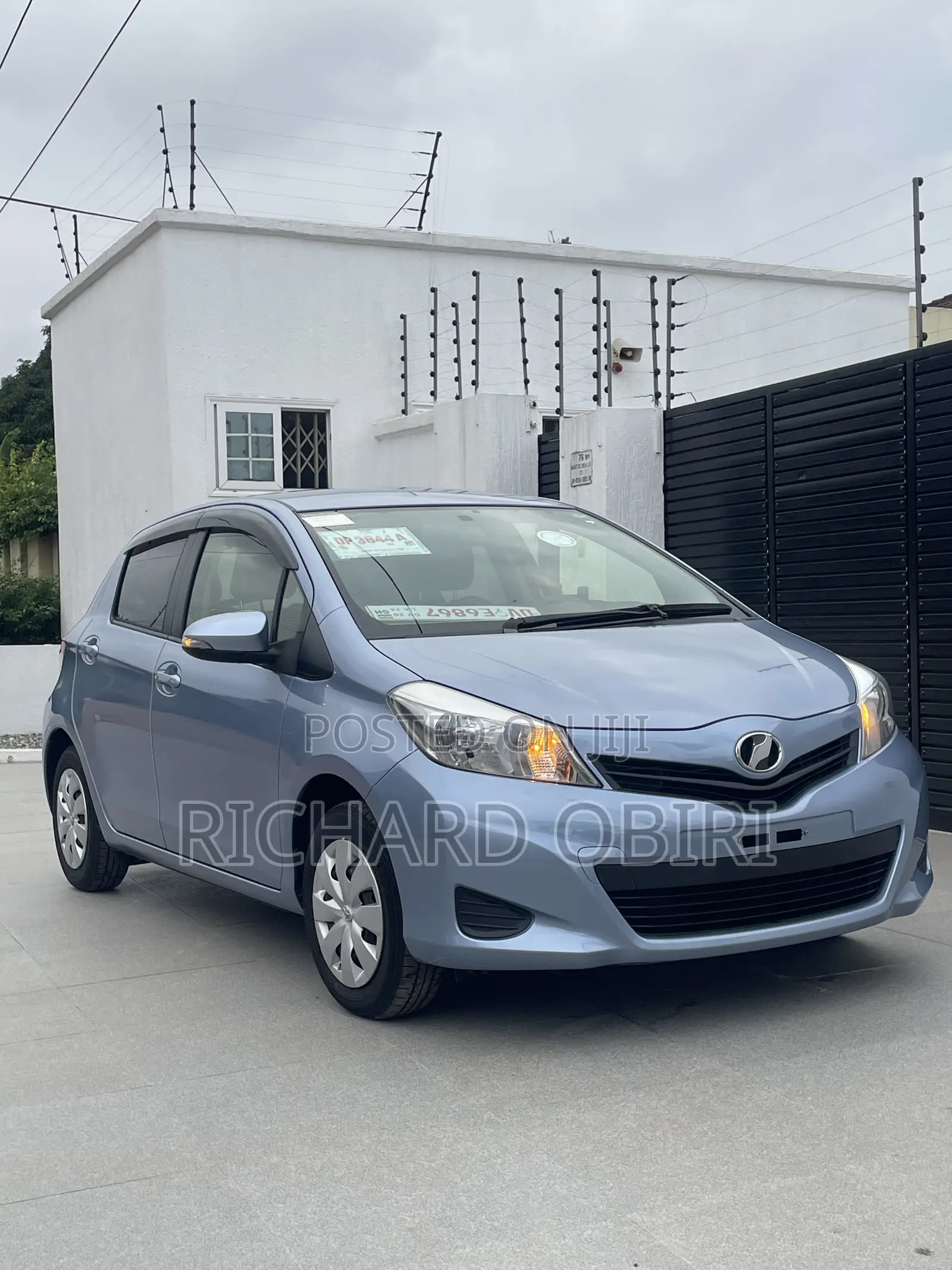Toyota Vitz 1.3 AWD 5dr 2013 Blue