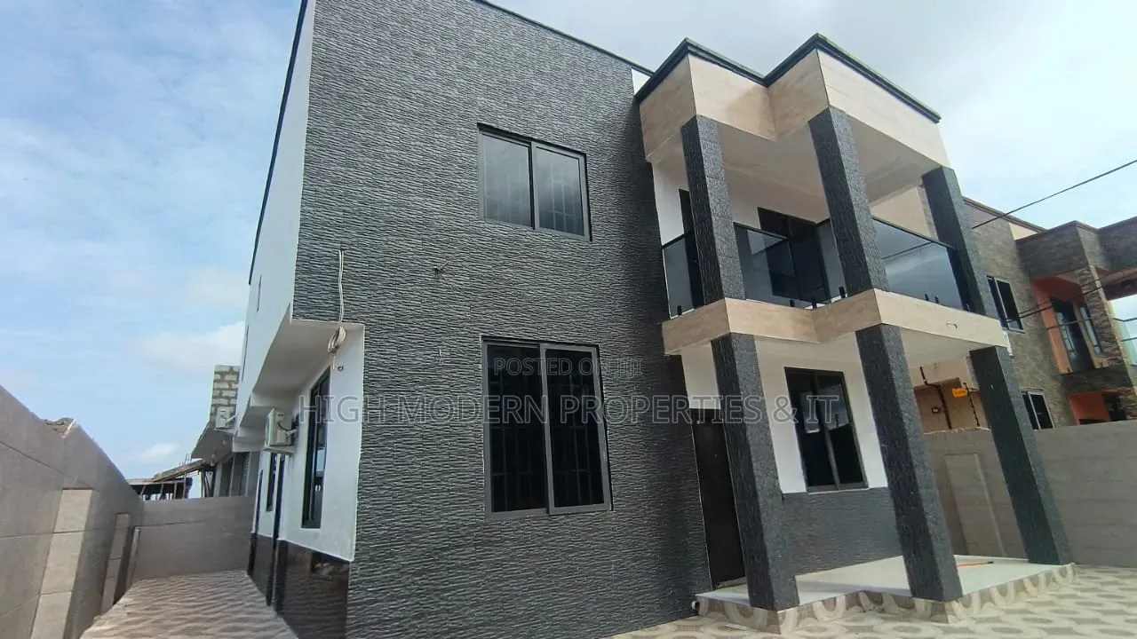 4bdrm House in Klagon, Baatsona Total for rent