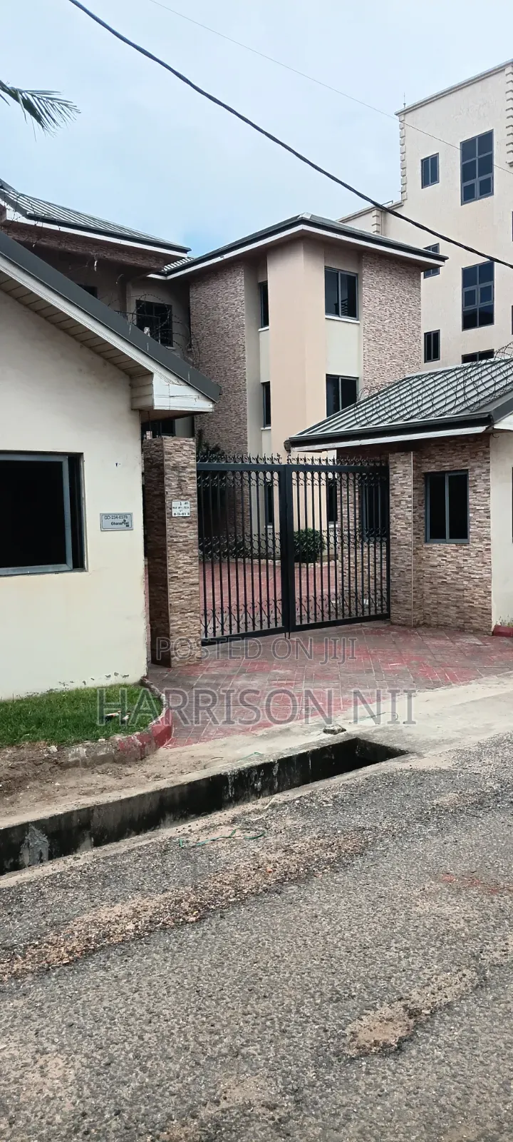 3bdrm Apartment in Adjiriganor, Otano for rent
