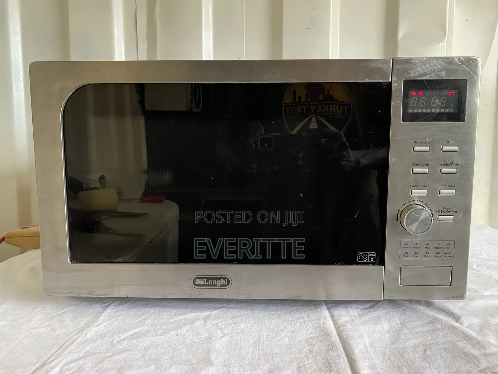 DeLonghi 4-in-1 Combination Microwave (25L) – GHS 800
