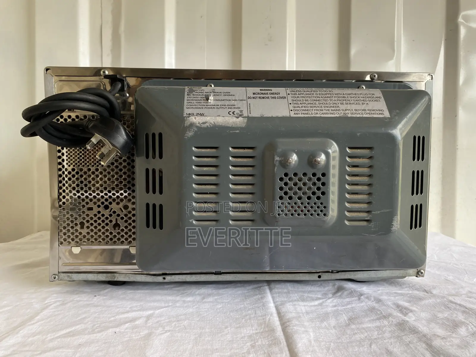 DeLonghi 4-in-1 Combination Microwave (25L) – GHS 800