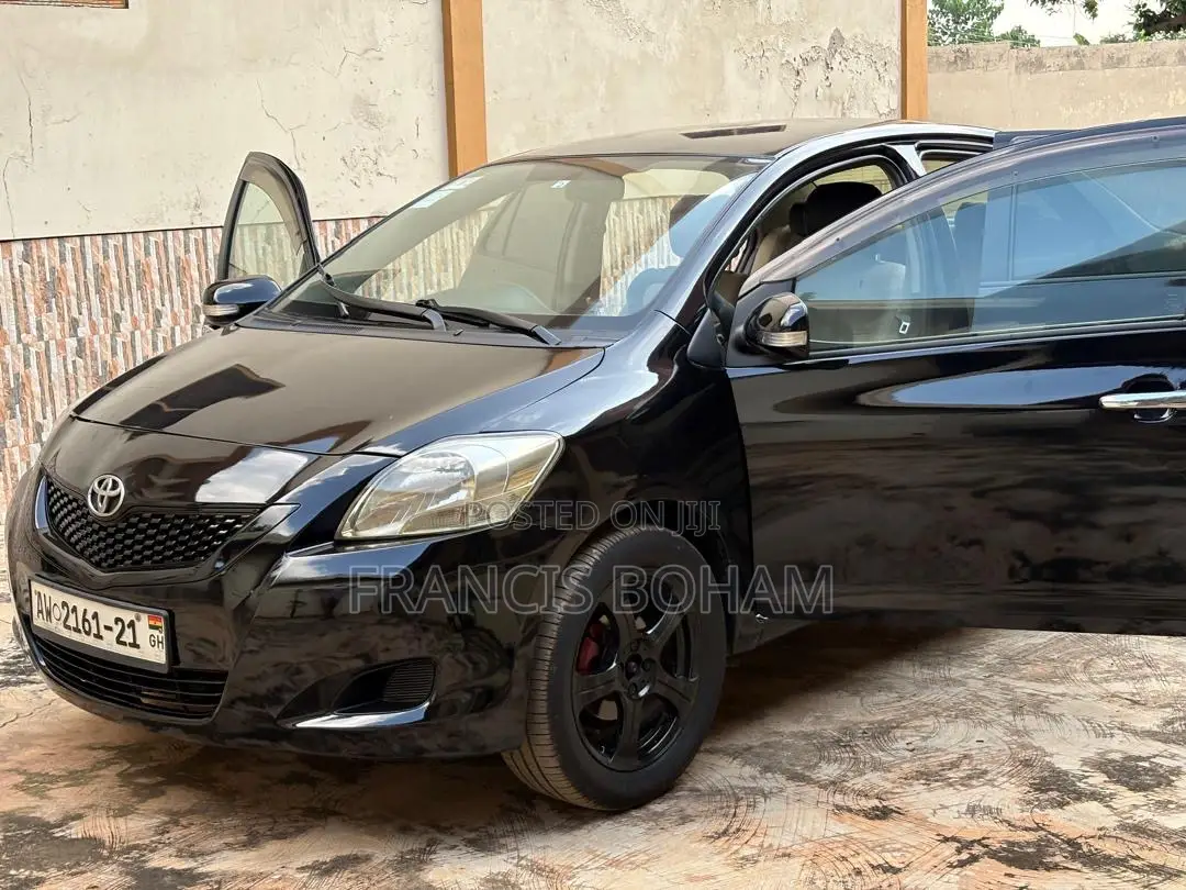 Toyota Yaris 2012 Black