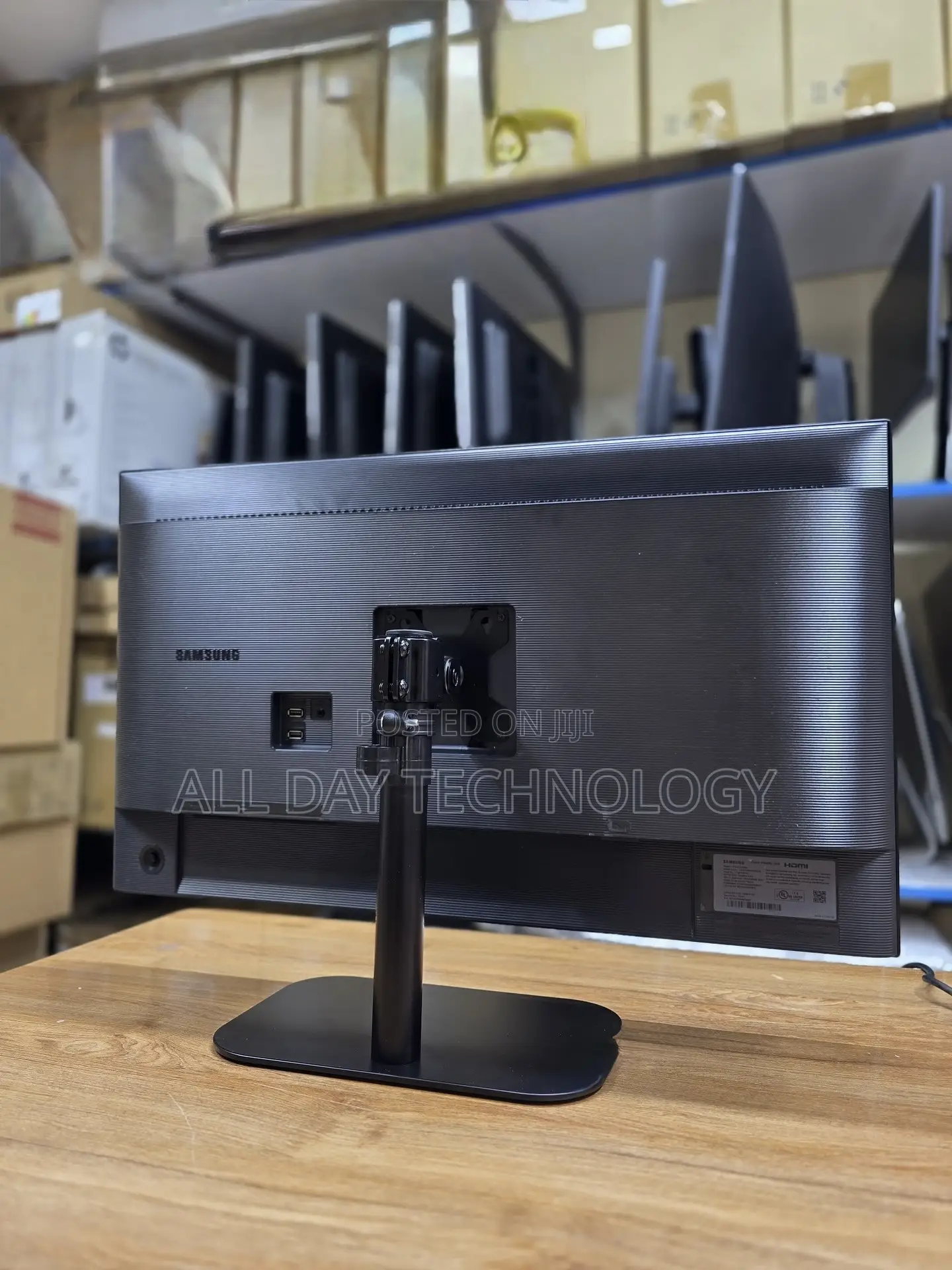 Samsung 27” UHD USB - C IPS Display