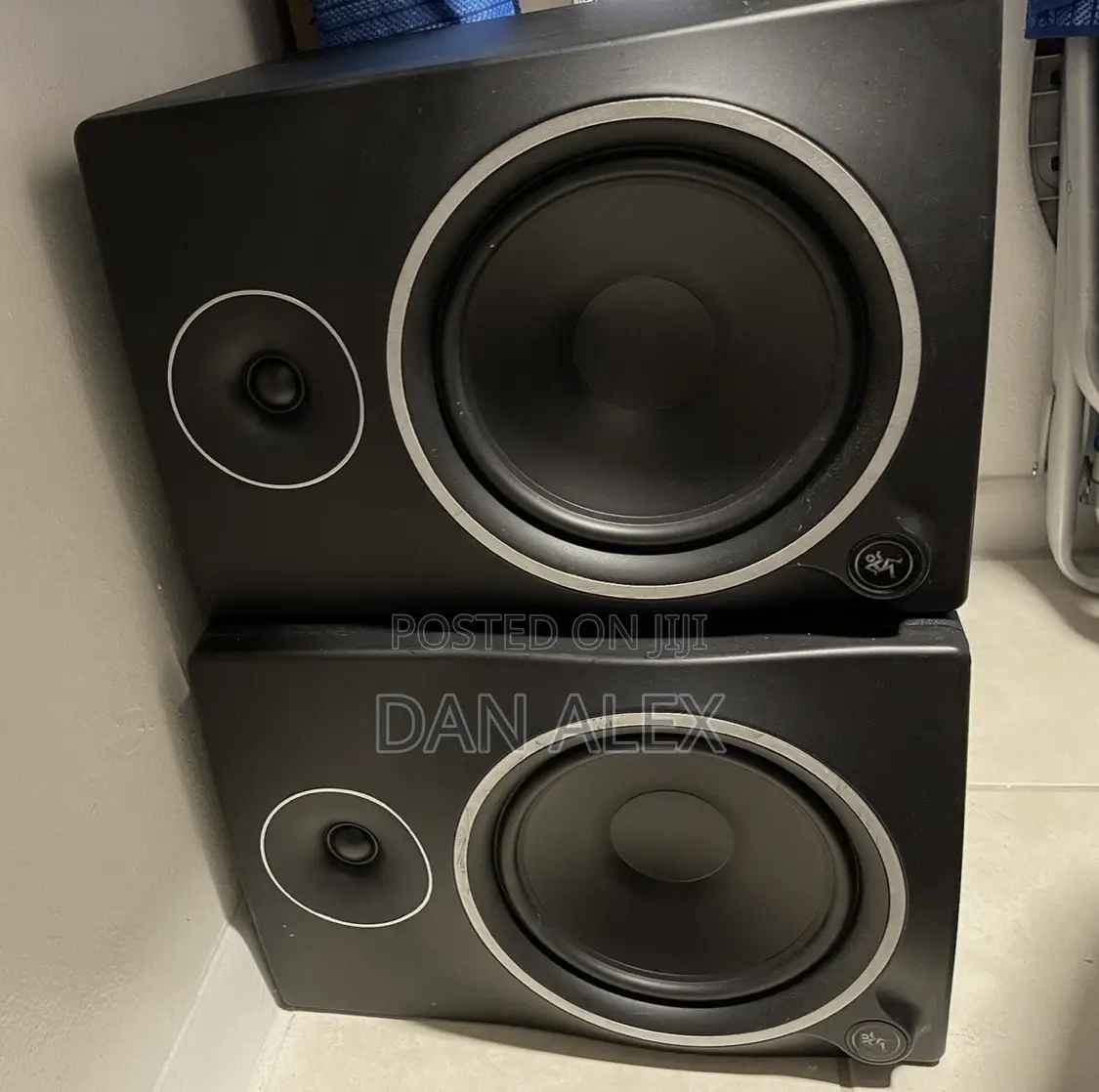 Mackie MR8 MK3 Pair Powered Monitor