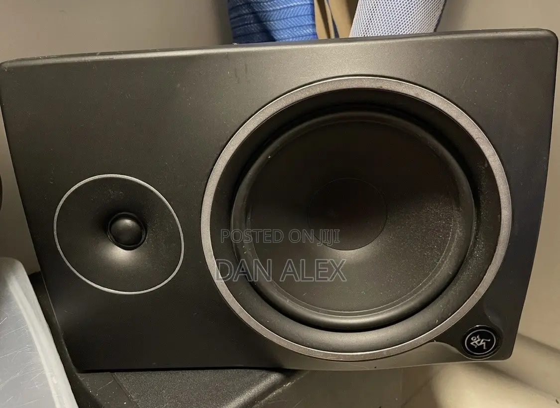 Mackie MR8 MK3 Pair Powered Monitor