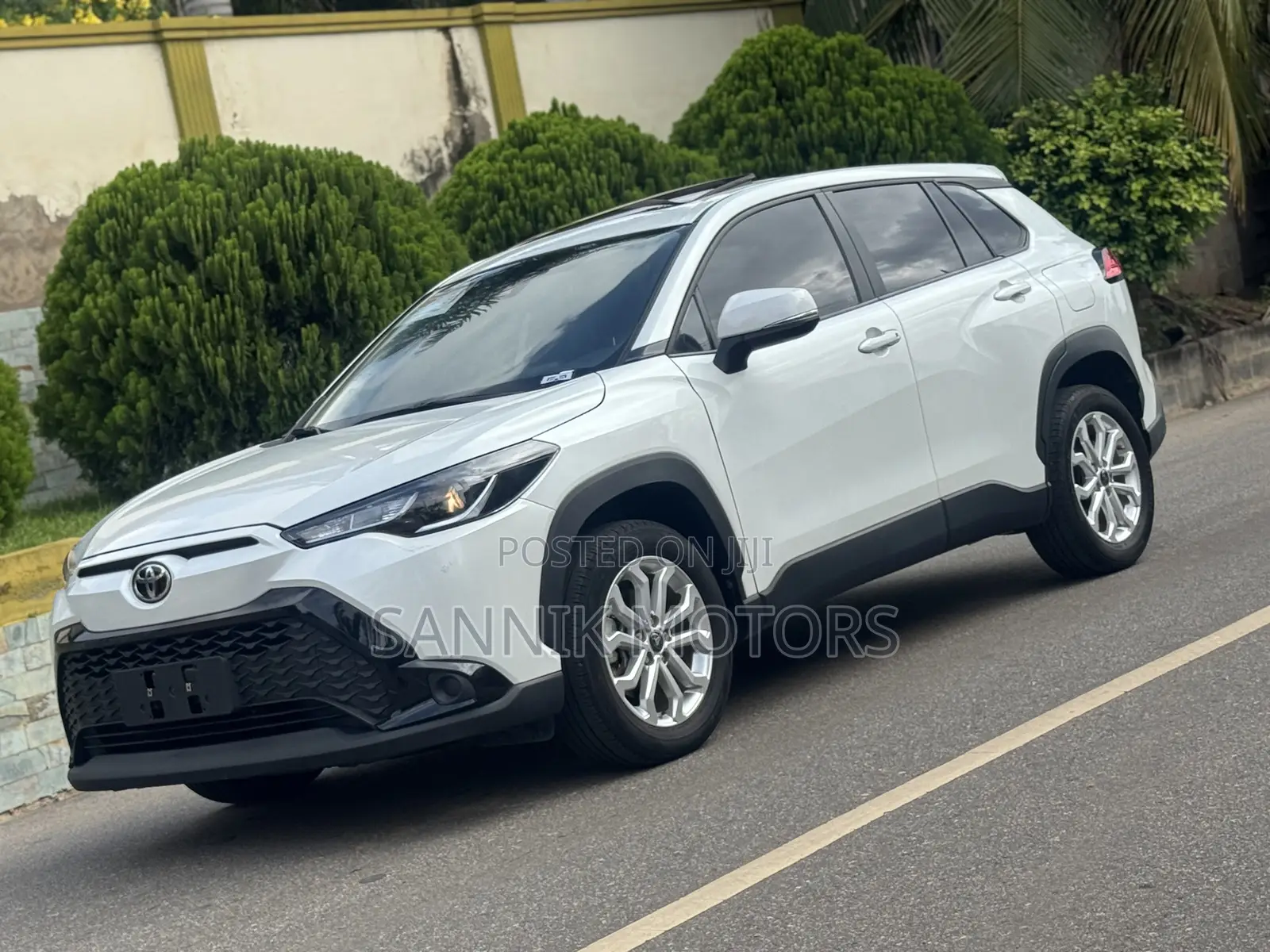 Toyota Corolla Cross XLE AWD 2023 White