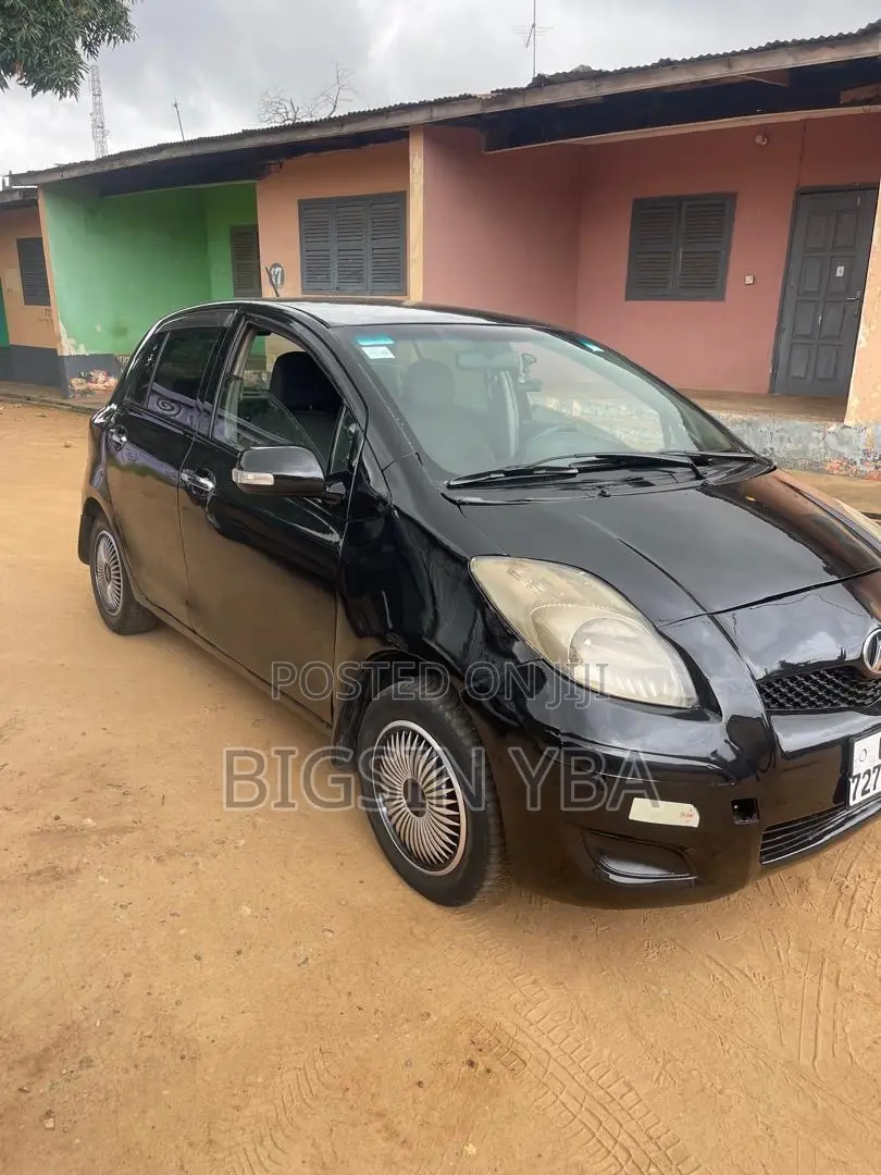 Toyota Vitz 1.3 AWD 5dr 2010 Black
