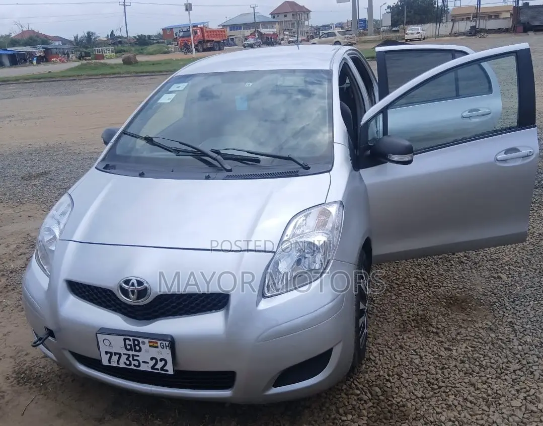 Toyota Vitz 1.0 FWD 3dr 2010 Silver