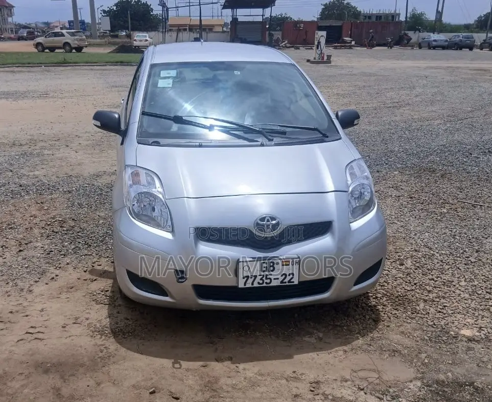 Toyota Vitz 1.0 FWD 3dr 2010 Silver