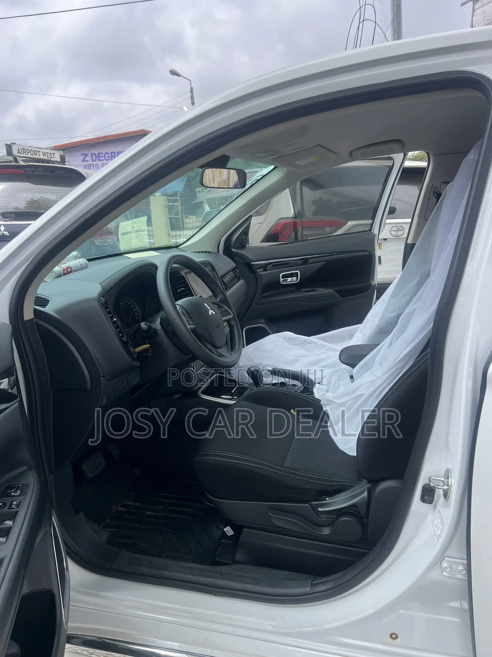 Mitsubishi Outlander ES 2022 White