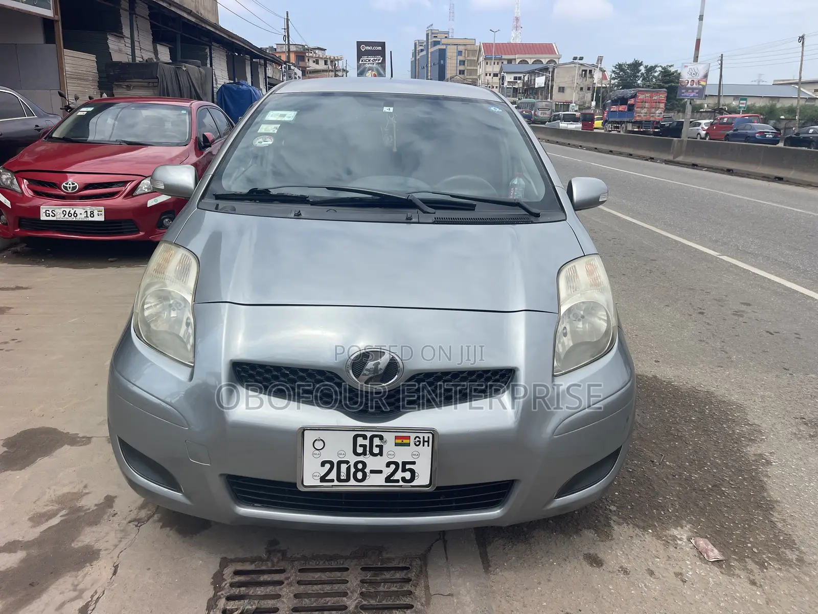 Toyota Vitz 1.3 FWD 5dr 2010 Silver
