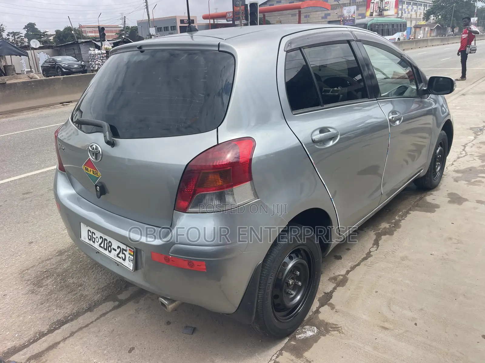 Toyota Vitz 1.3 FWD 5dr 2010 Silver