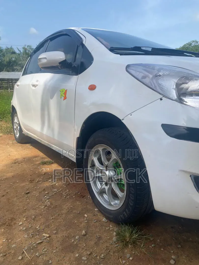 Toyota Vitz 2016 White