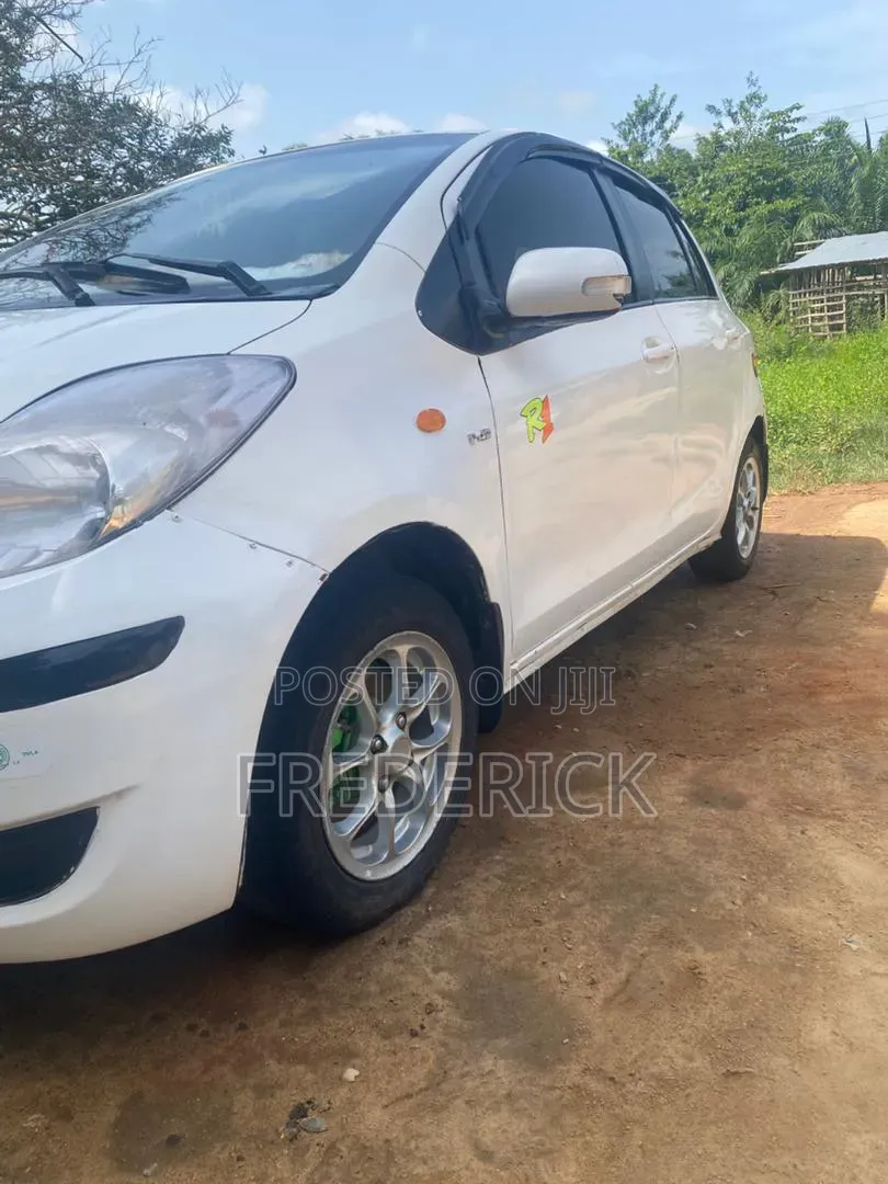 Toyota Vitz 2016 White