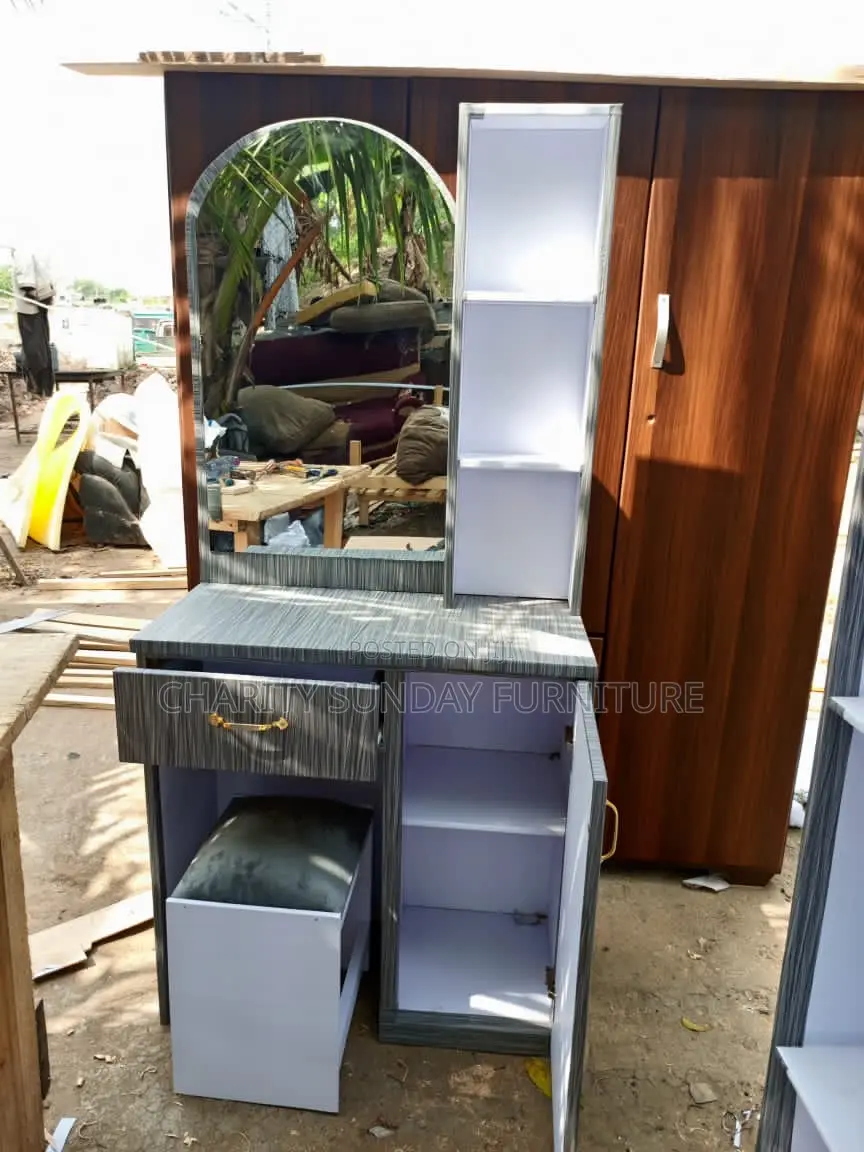 Set Dresser/Bags Rack