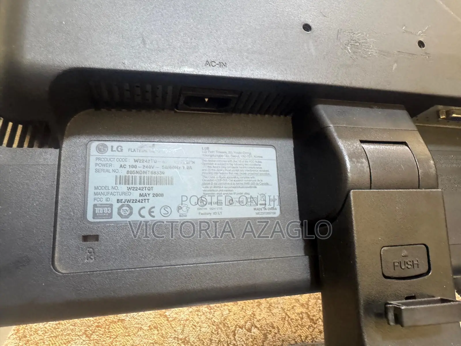 LG 24” Monitor -Flatron W2242tq