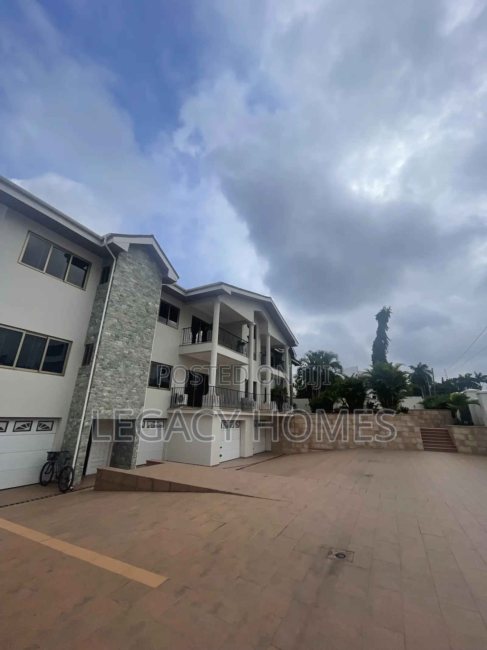 12bdrm House in East Legon, A&C Mall Area for rent