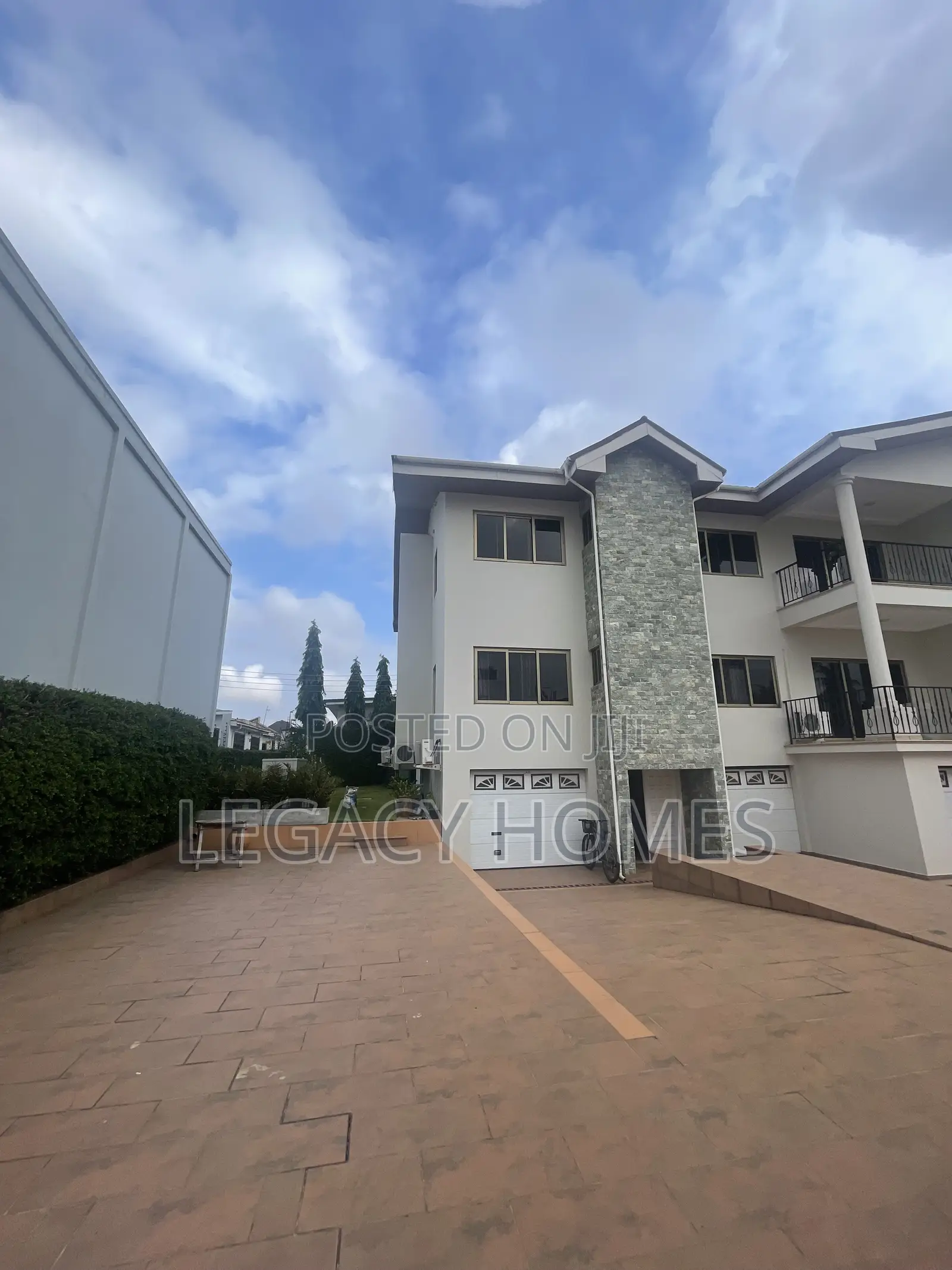 12bdrm House in East Legon, A&C Mall Area for rent