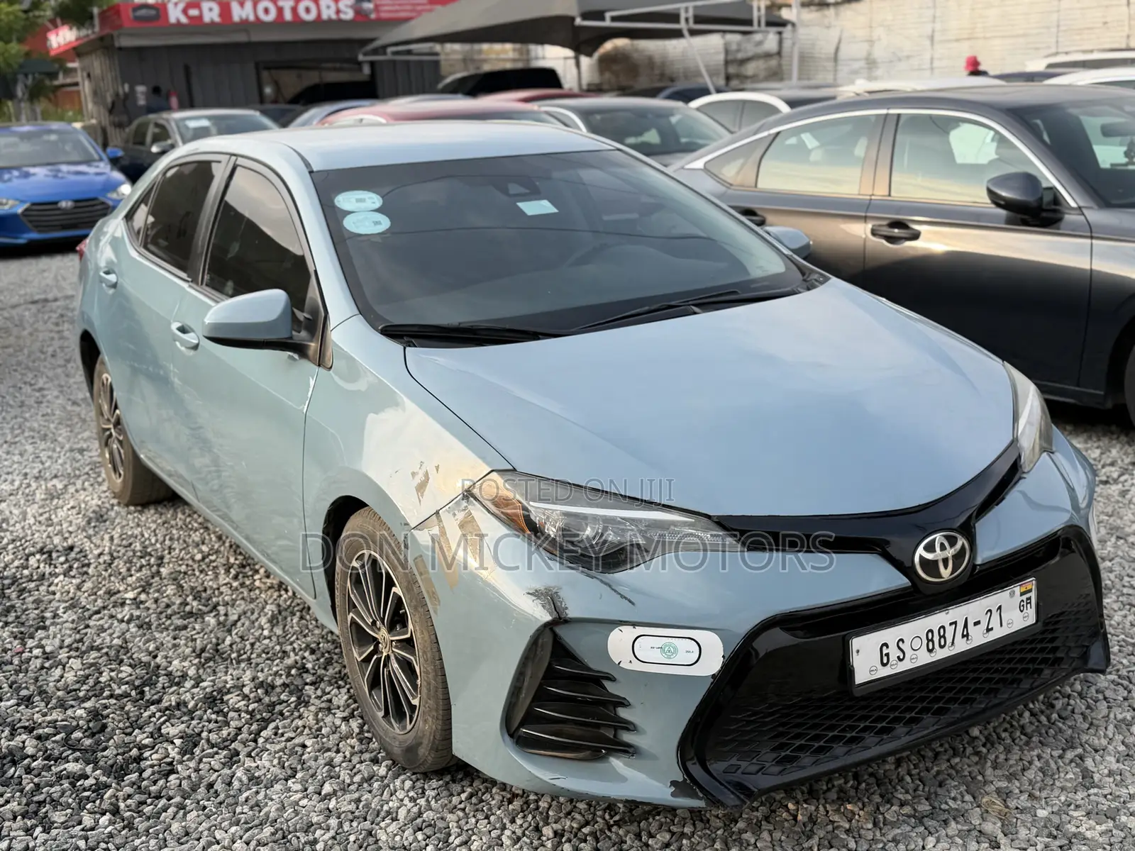 Toyota Corolla XLE 4dr Sedan (1.8L 4cyl CVT) 2017 Gray