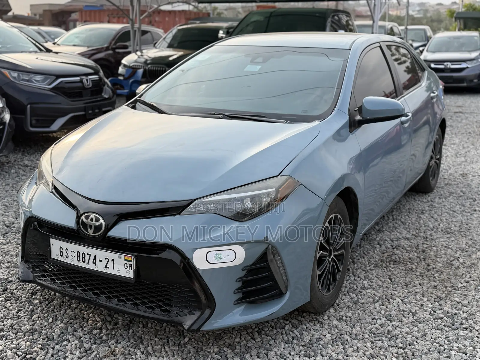 Toyota Corolla XLE 4dr Sedan (1.8L 4cyl CVT) 2017 Gray