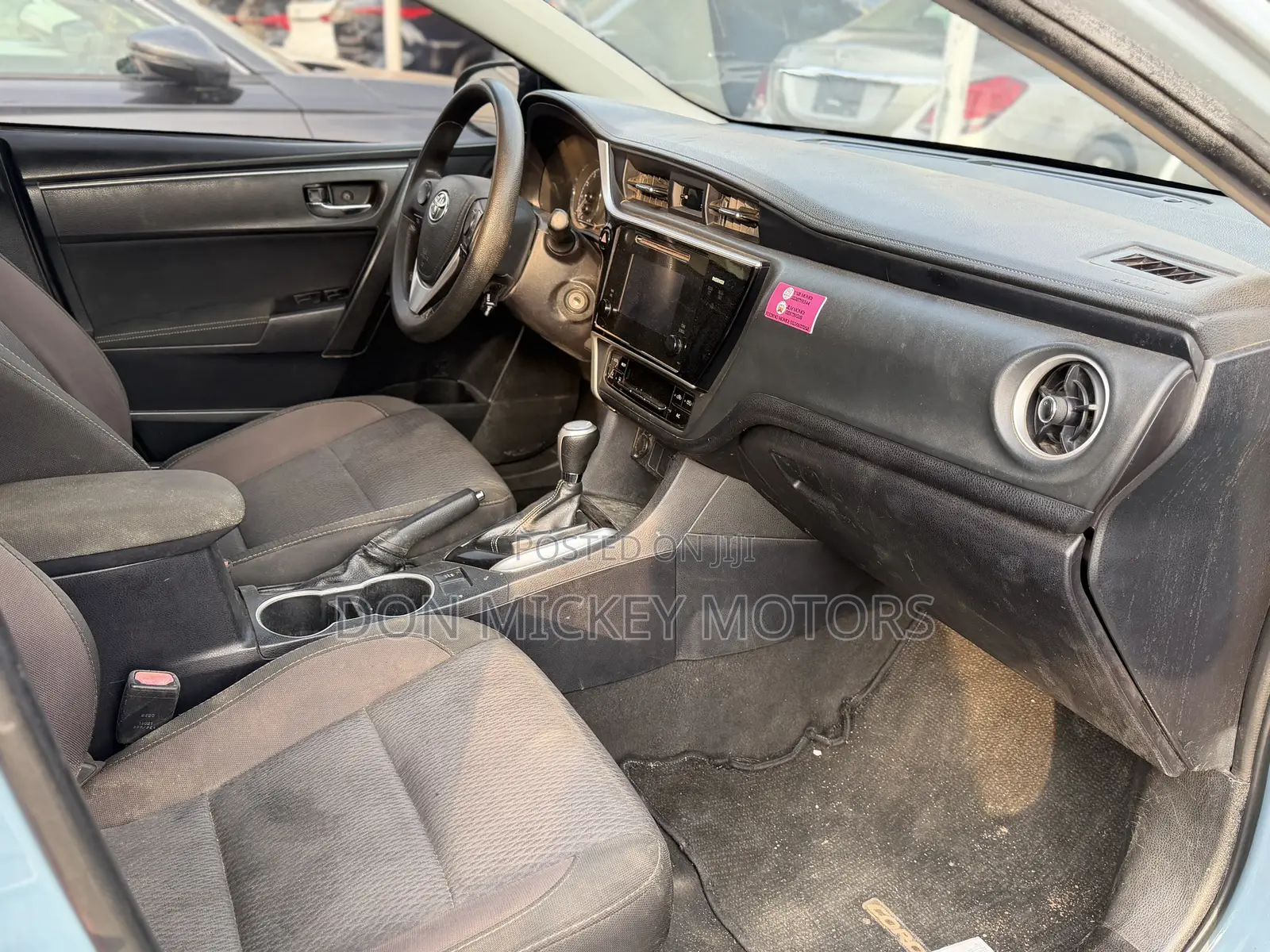 Toyota Corolla XLE 4dr Sedan (1.8L 4cyl CVT) 2017 Gray