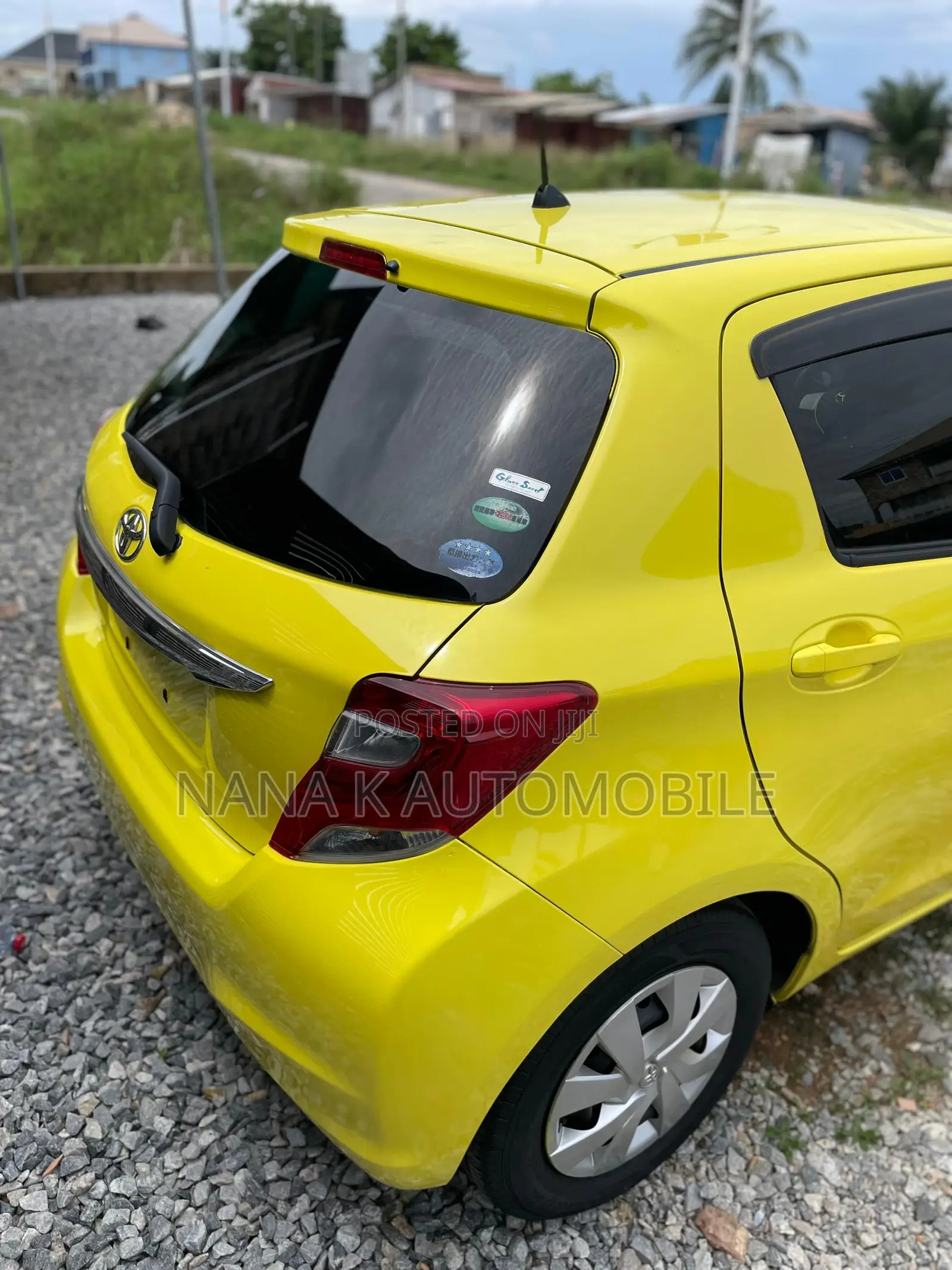 Toyota Vitz 2014 Yellow