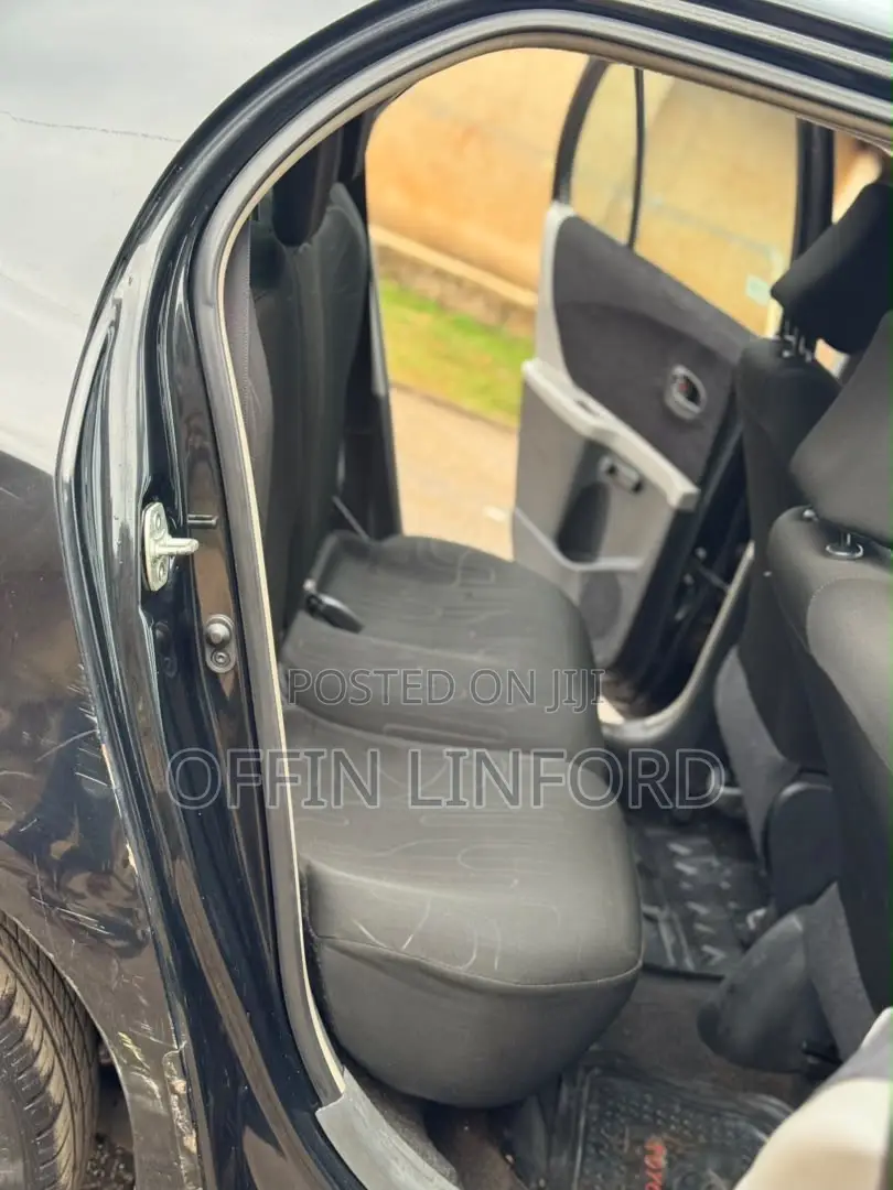 Toyota Yaris L Hatchback 3dr 2013 Black