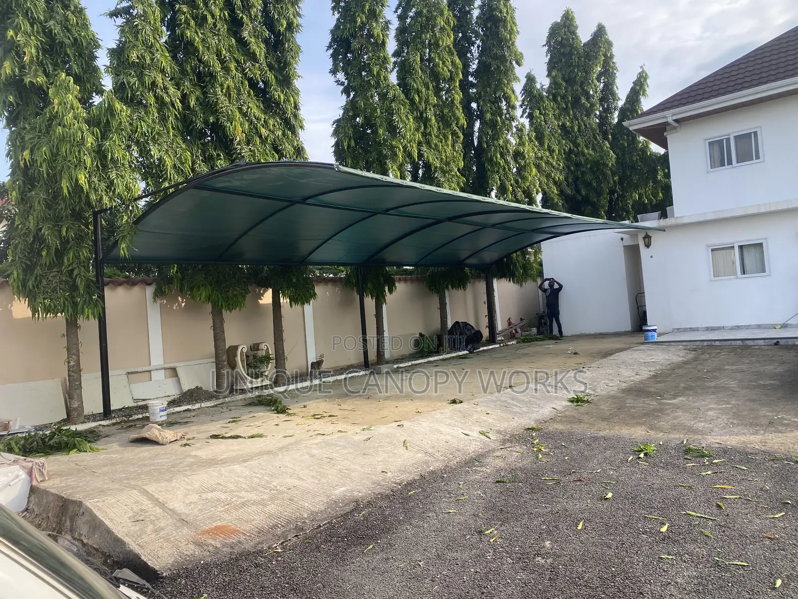 Car Park for 4 Cars Available