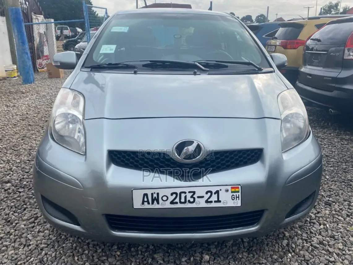 Toyota Vitz 2010 Gray