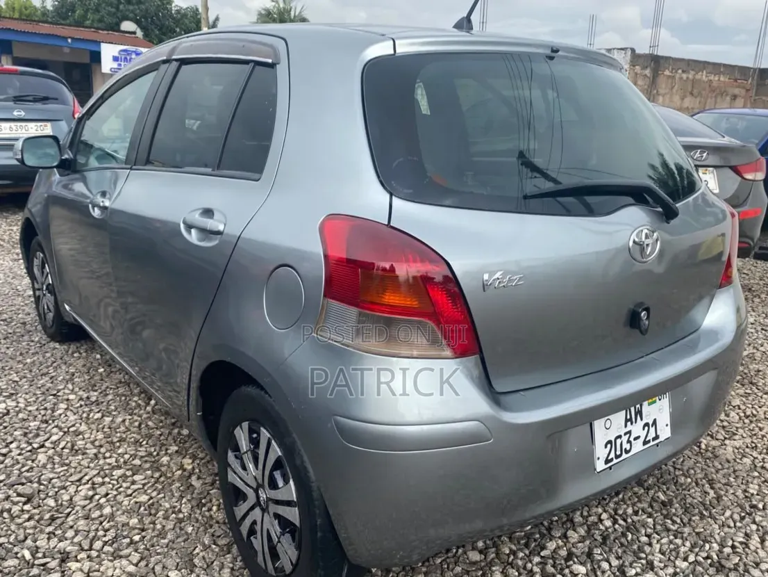 Toyota Vitz 2010 Gray