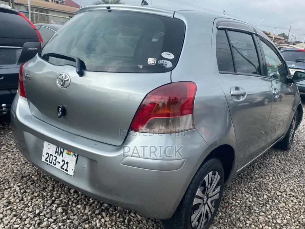 Toyota Vitz 2010 Gray