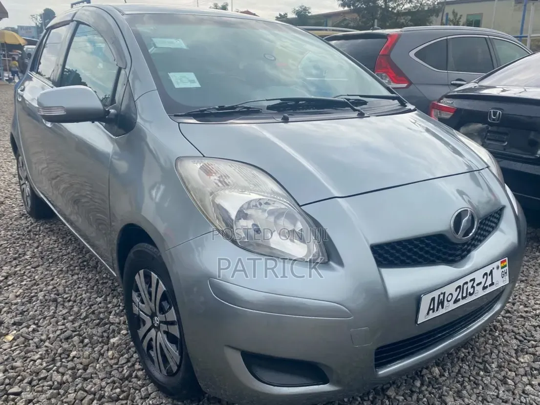 Toyota Vitz 2010 Gray