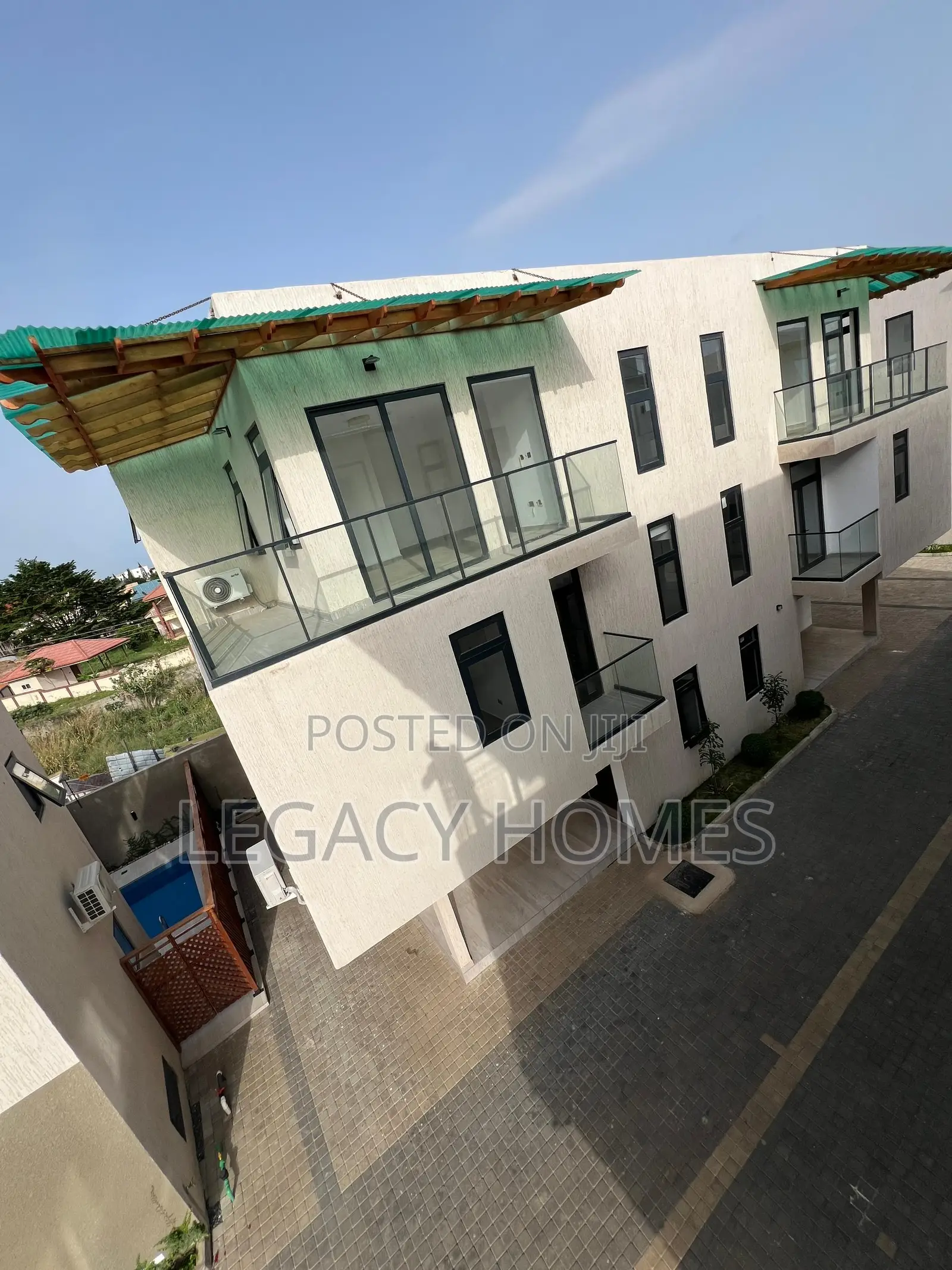 4bdrm Townhouse / Terrace in Adjiringanor, Ability for rent