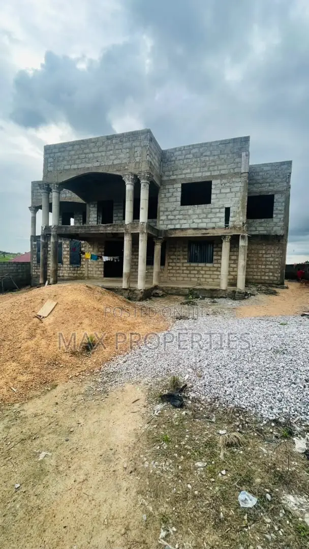 9bdrm House in Amasaman for sale