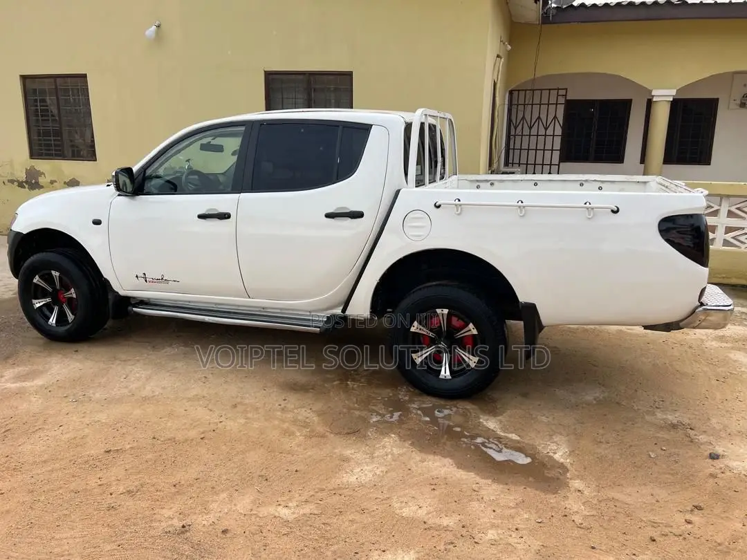 Mitsubishi L200 2015 White