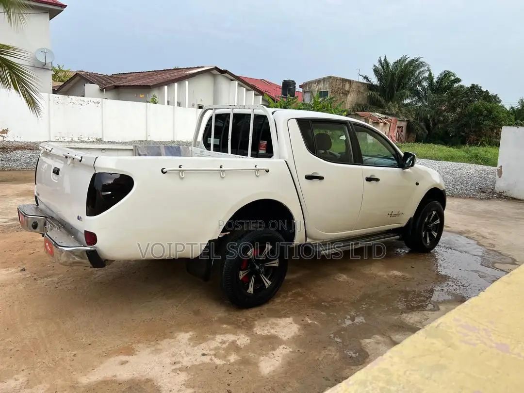 Mitsubishi L200 2015 White