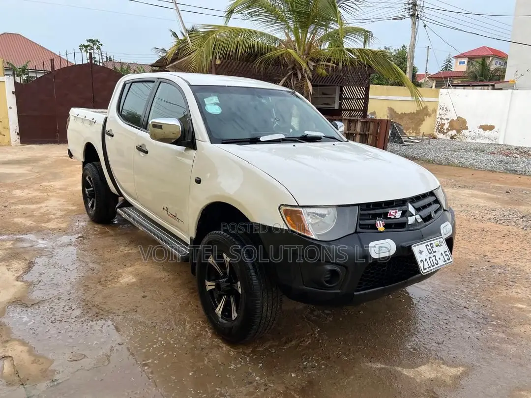 Mitsubishi L200 2015 White