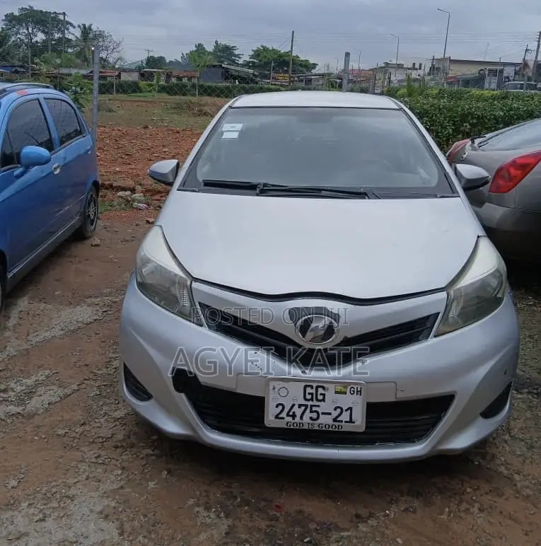 Toyota Vitz 1.3 AWD 3dr 2012 Silver
