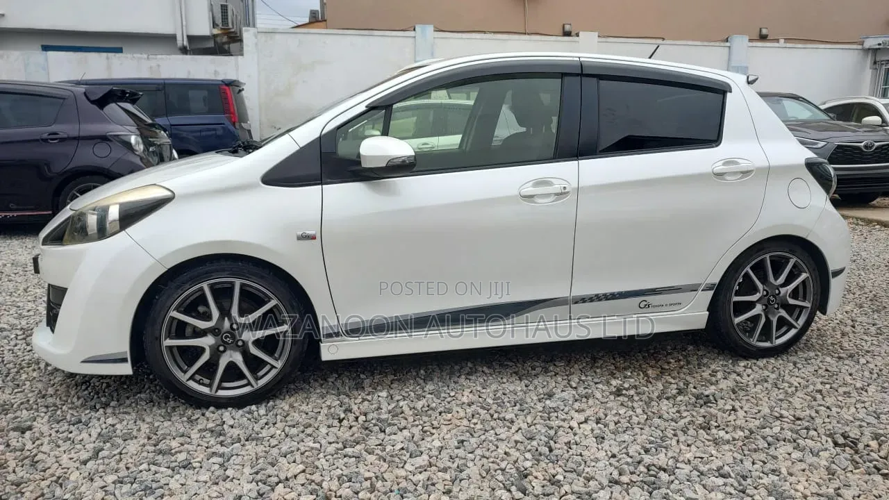 Toyota Vitz 2013 Off white