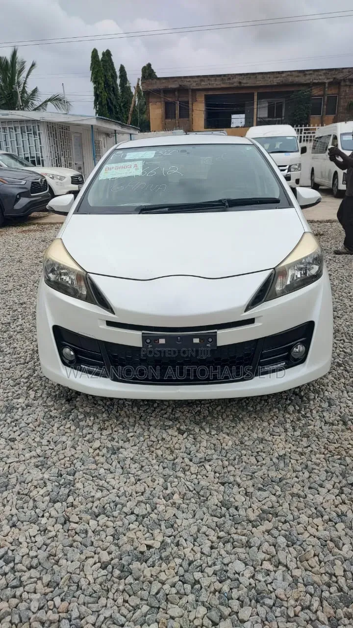 Toyota Vitz 2013 Off white