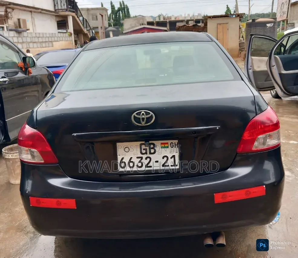 Toyota Yaris 2011 Black