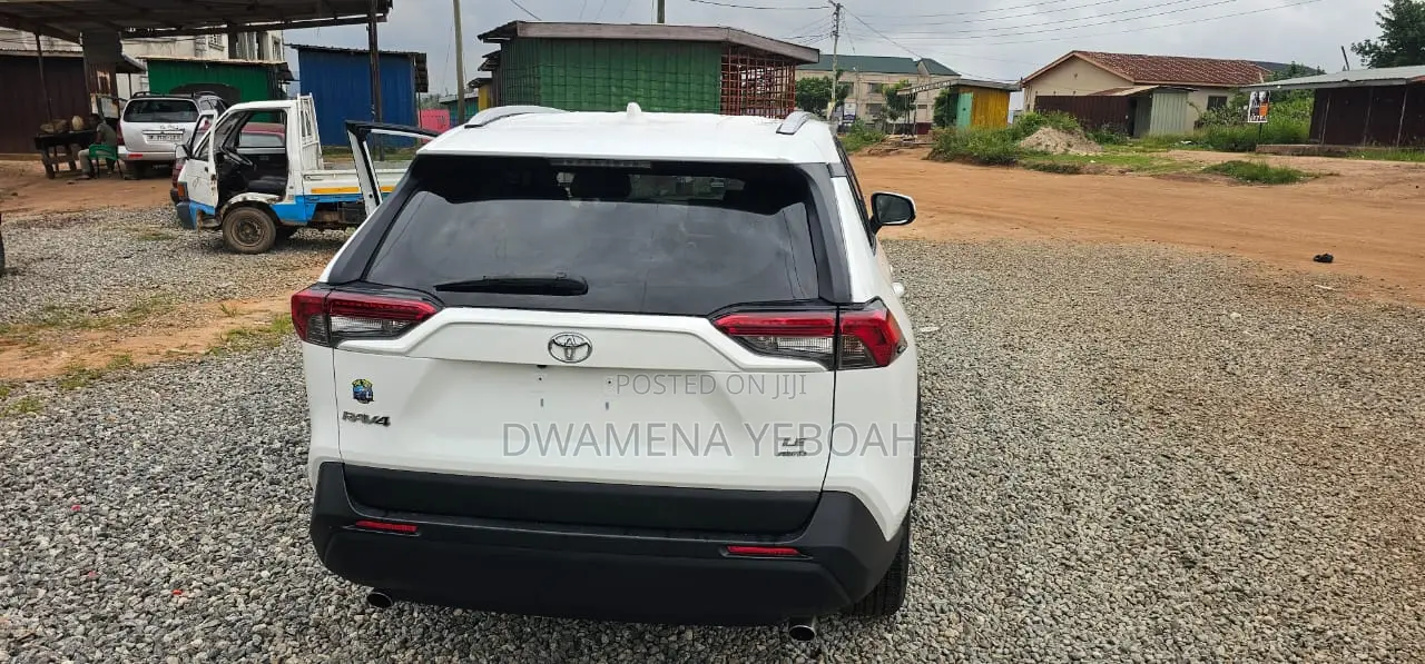 Toyota RAV4 XLE AWD 2019 White