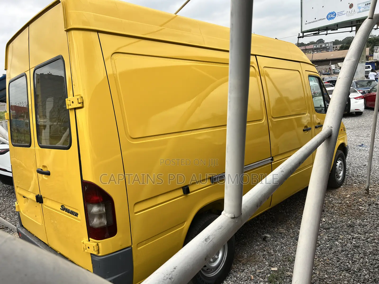 Mercedes-Benz Sprinter 2012 Yellow