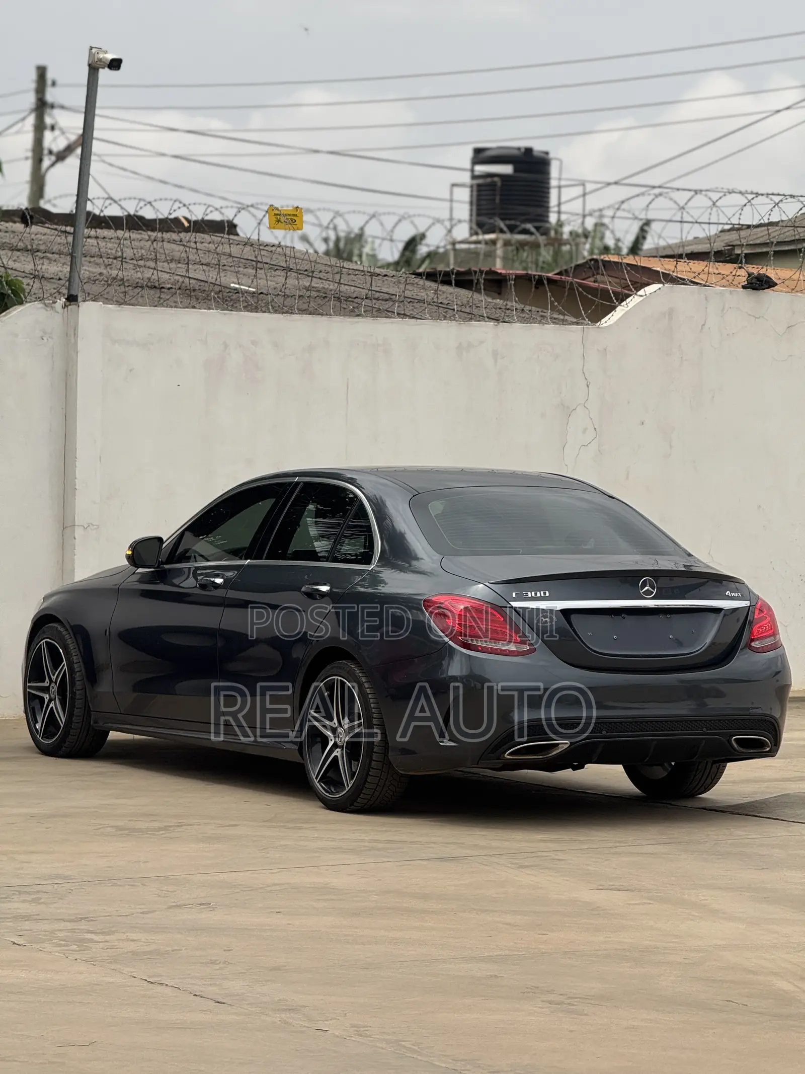 Mercedes-Benz C300 Luxury Sedan RWD (2.0L 4cyl 7A) 2017 Gray