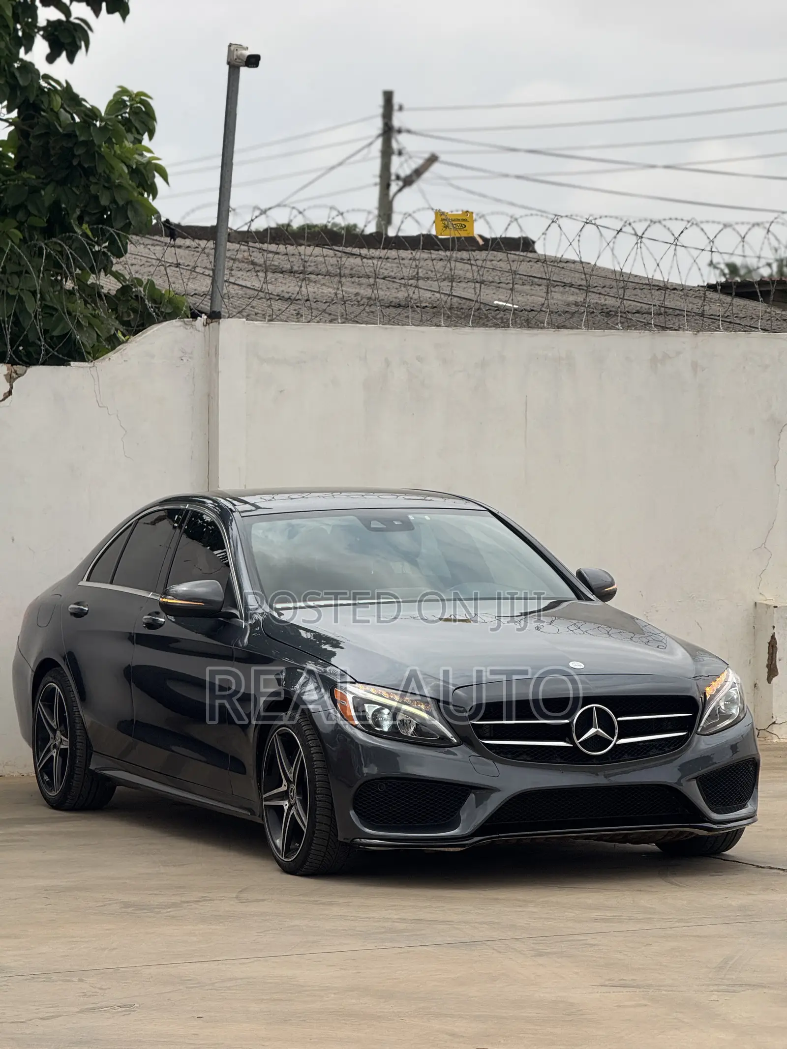 Mercedes-Benz C300 Luxury Sedan RWD (2.0L 4cyl 7A) 2017 Gray