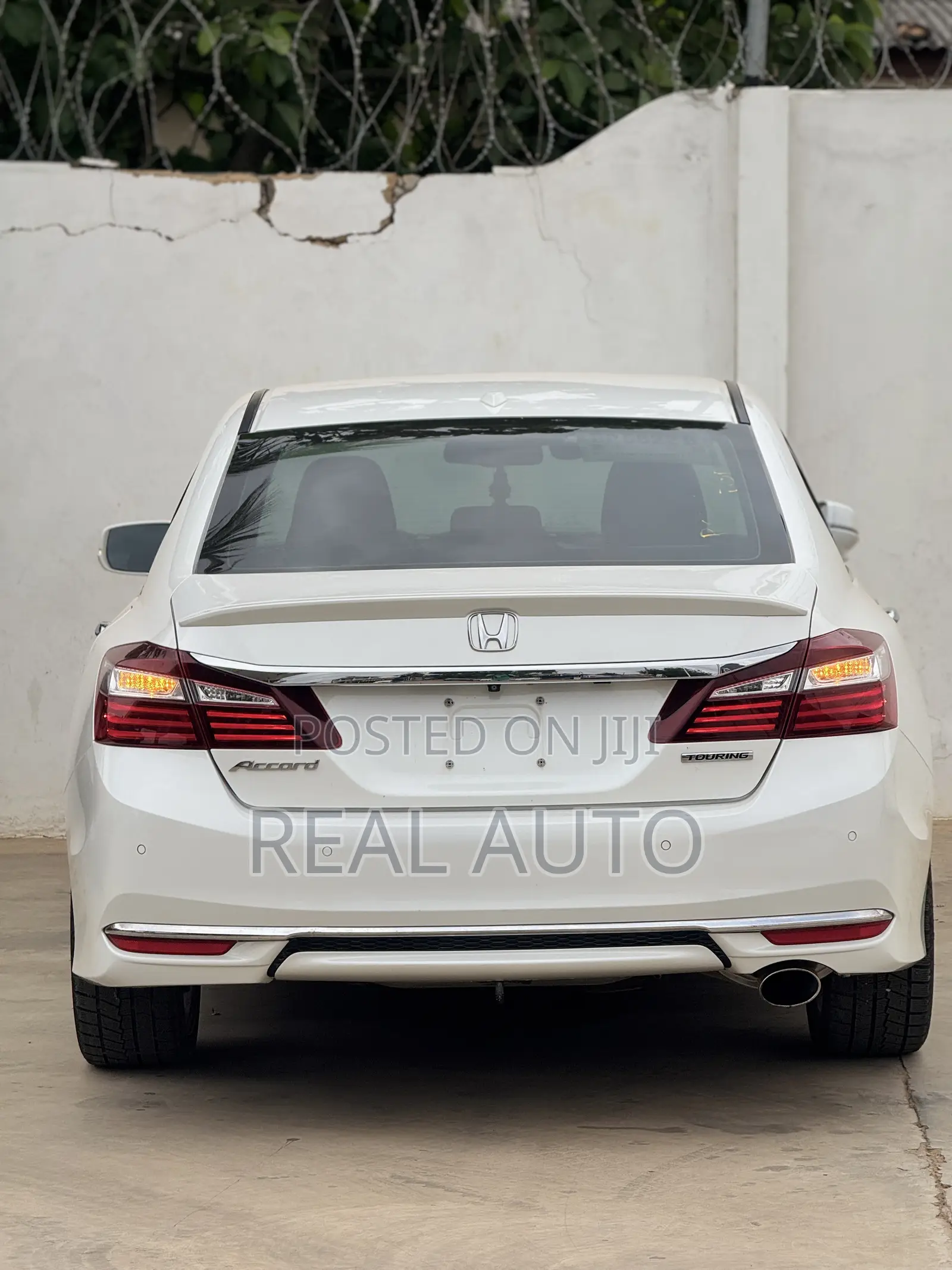 Honda Accord Touring 4dr Sedan FWD (3.5L 6cyl 6A) 2016 White