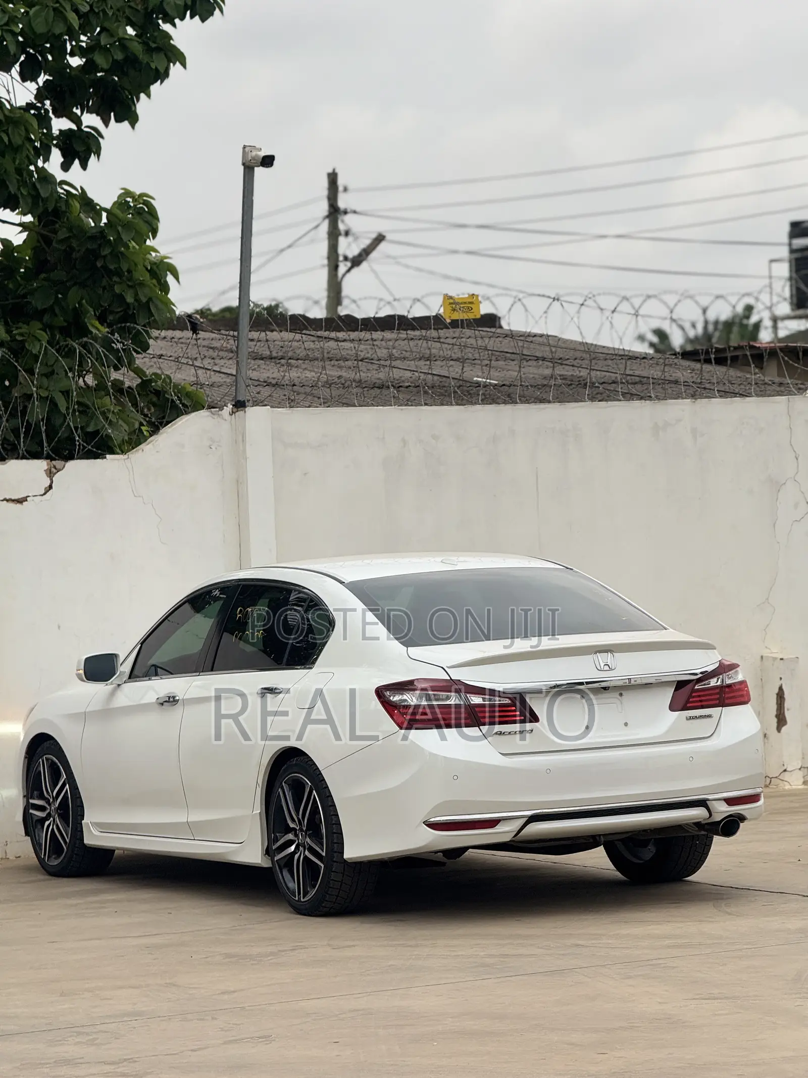 Honda Accord Touring 4dr Sedan FWD (3.5L 6cyl 6A) 2016 White